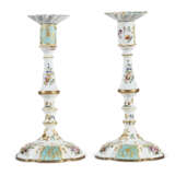 A PAIR OF SOUTH STAFFORDSHIRE ENAMEL AND GILT CANDLESTICKS - фото 1