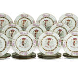 A SET OF TWENTY-FIVE CHINESE EXPORT ARMORIAL DINNER PLATES - photo 1