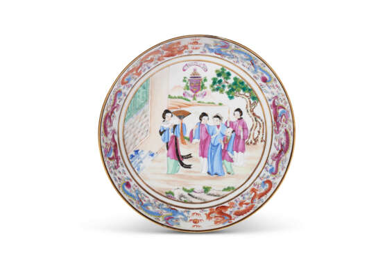 A CHINESE EXPORT PORCELAIN CANTON FAMILLE ROSE ARMORIAL PART SERVICE - фото 9