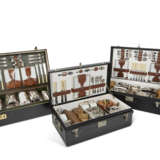A SET OF THREE FITTED PICNIC HAMPERS AND ACCOUTREMENTS - фото 1