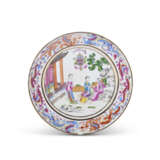 A CHINESE EXPORT PORCELAIN CANTON FAMILLE ROSE ARMORIAL PART SERVICE - фото 16