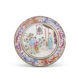 A CHINESE EXPORT PORCELAIN CANTON FAMILLE ROSE ARMORIAL PART SERVICE - фото 19