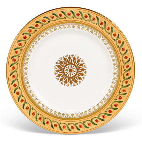 THIRTY-SIX FRENCH (LE TALLEC) PORCELAIN PEACH-GROUND DINNER PLATES - фото 2
