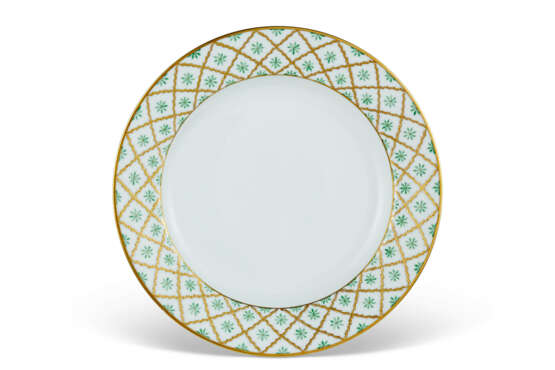 FORTY-SIX FRENCH (LE TALLEC) PORCELAIN PLATES - Foto 3