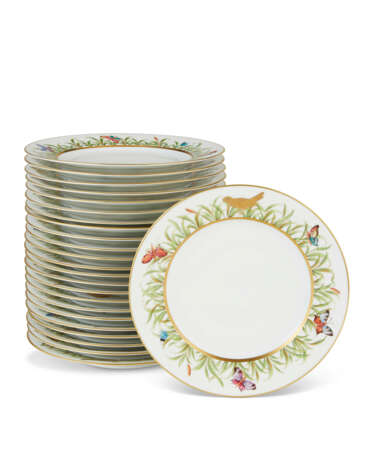 FORTY-SIX FRENCH (LE TALLEC) PORCELAIN PLATES - Foto 5