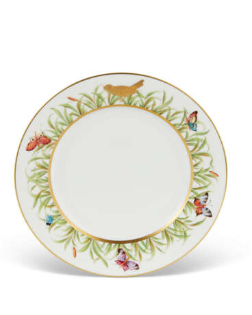 FORTY-SIX FRENCH (LE TALLEC) PORCELAIN PLATES - Foto 6