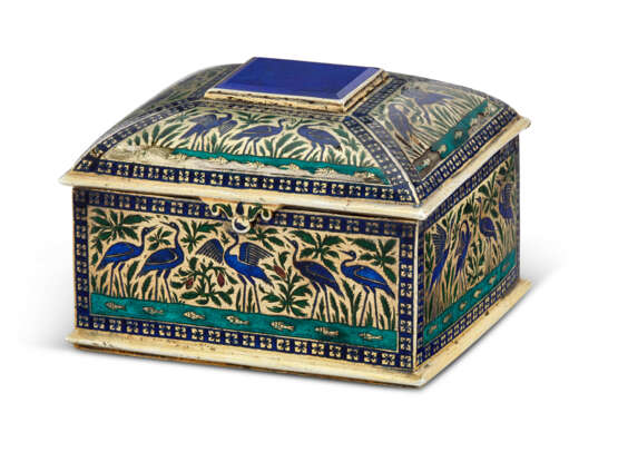 AN INDIAN LAPIS LAZULI-MOUNTED SILVER-GILT AND ENAMEL SCENT BOTTLE NECESSAIRE - фото 1