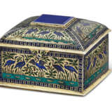 AN INDIAN LAPIS LAZULI-MOUNTED SILVER-GILT AND ENAMEL SCENT BOTTLE NECESSAIRE - фото 1