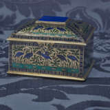 AN INDIAN LAPIS LAZULI-MOUNTED SILVER-GILT AND ENAMEL SCENT BOTTLE NECESSAIRE - photo 2