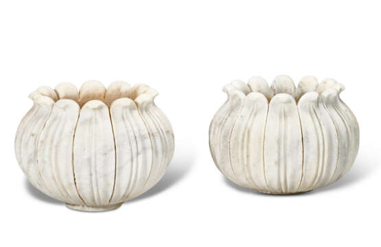 A PAIR OF MARBLE LOTUS-FORM JARDINIERES - photo 1