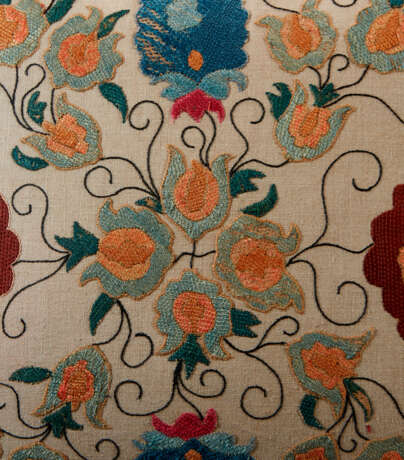 AN OTTOMAN SILK AND LINEN EMBROIDERED PANEL, NOW AS A BOLSTER - photo 4