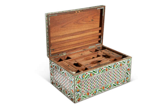 A LARGE ENAMEL AND METAL-DECORATED WOODEN WRITING BOX - фото 5