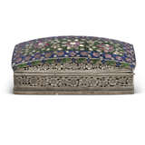 AN ENAMELED AND STONE INLAID SILVER CUSHION-FORM BOX - Foto 2