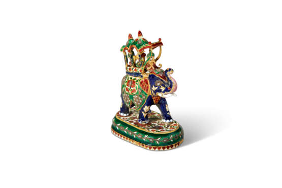 A COMPLETE SET OF GEM-SET GILT AND ENAMELED CHESS PIECES - Foto 4