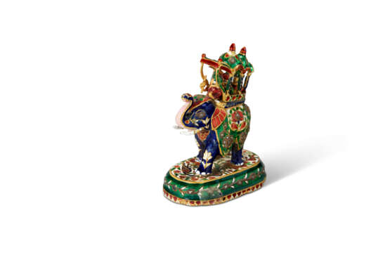 A COMPLETE SET OF GEM-SET GILT AND ENAMELED CHESS PIECES - photo 5