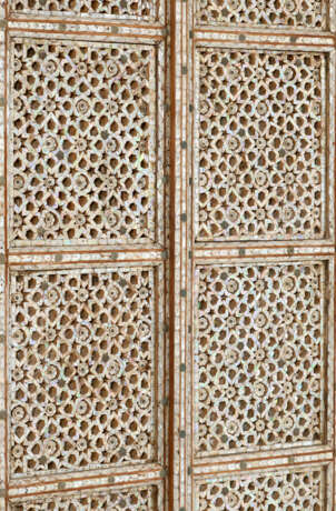 A PAIR OF MOTHER-OF-PEARL INLAID DOORS - фото 6