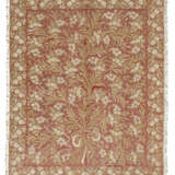 A TURKISH SILK EMBROIDERED COVERLET - Foto 2