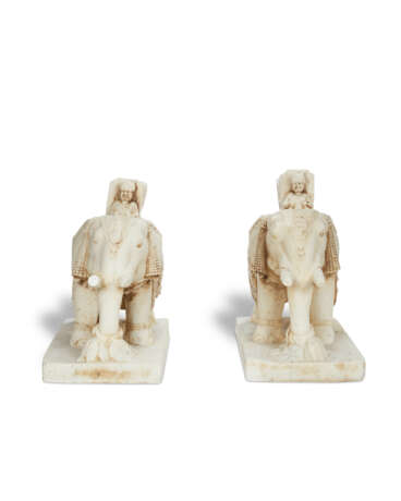 A PAIR OF WHITE MARBLE FIGURES OF ELEPHANTS - photo 4