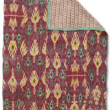A CENTRAL ASIAN SILK AND COTTON IKAT HANGING - Foto 3