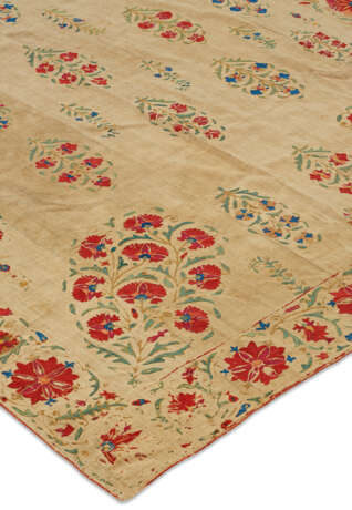 A CENTRAL ASIAN EMBROIDERED COTTON PANEL - Foto 1