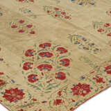 A CENTRAL ASIAN EMBROIDERED COTTON PANEL - Foto 1