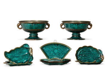 A GROUP OF INDIAN ENAMELED ARMORIAL TABLEWARES 