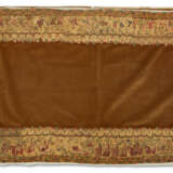 TWO INDIAN WOOL WOVEN AND EMBROIDERED BORDERS - Foto 3