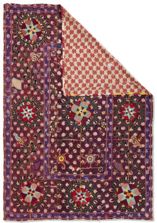 A CENTRAL ASIAN EMBROIDERED SILK IKAT SUSANI - фото 2