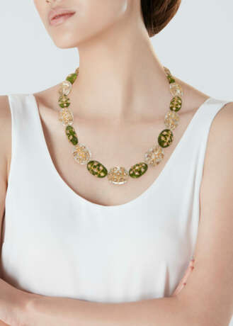 AN INDIAN MULTI-GEM AND DIAMOND NECKLACE - Foto 2