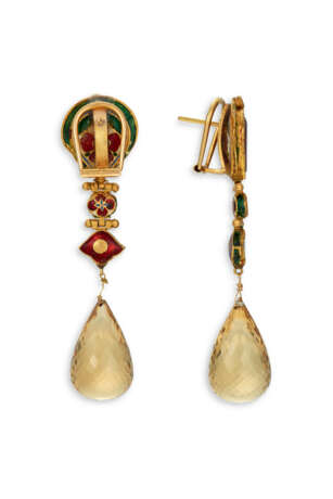 A PAIR OF INDIAN MULTI-GEM AND DIAMOND EARRINGS - фото 3