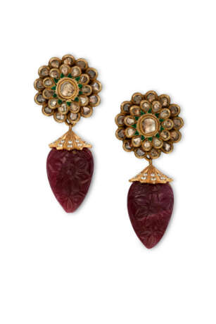 A SET OF INDIAN MULTI-GEM AND ENAMEL JEWELRY - Foto 4