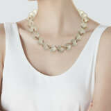 A CRYSTAL BEAD AND DIAMOND NECKLACE - фото 2