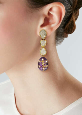 TWO PAIRS OF INDIAN MULTI-GEM AND DIAMOND EARRINGS - фото 3