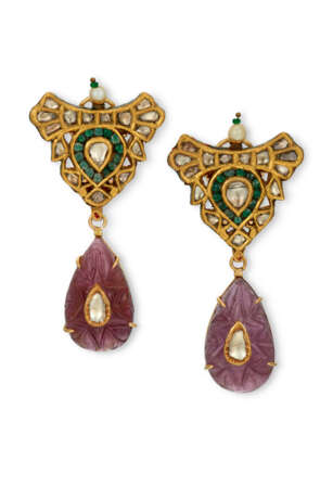 TWO PAIRS OF INDIAN MULTI-GEM AND DIAMOND EARRINGS - фото 4