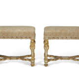 A PAIR OF SOUTH GERMAN WHITE-PAINTED AND PARCEL-GILT STOOLS - фото 2
