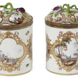 TWO SILVER-GILT-MOUNTED MEISSEN PORCELAIN CYLINDRICAL TOBACCO JARS AND COVERS - фото 3