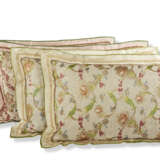 TWO PAIRS OF PILLOWS WITH FRENCH SILK BROCADE - Foto 1