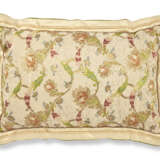 TWO PAIRS OF PILLOWS WITH FRENCH SILK BROCADE - Foto 3