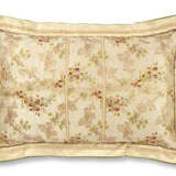 TWO PAIRS OF PILLOWS WITH FRENCH SILK BROCADE - фото 4