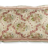 TWO PAIRS OF PILLOWS WITH FRENCH SILK BROCADE - Foto 7