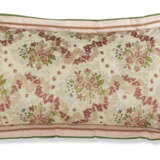 TWO PAIRS OF PILLOWS WITH FRENCH SILK BROCADE - Foto 8