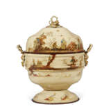 AN EARLY VICTORIAN CREAM AND POLYCHROME-JAPANNED TOLE AND CAST IRON COAL SCUTTLE - photo 2
