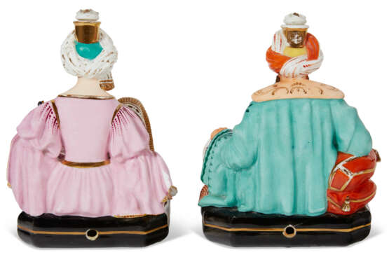 A PAIR OF JACOB PETIT PORCELAIN FIGURAL SCENT BOTTLES AND TWO STOPPERS - photo 4