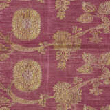 A GROUP OF SEVEN BERRY TONED SILKS - фото 19