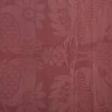 A GROUP OF SEVEN BERRY TONED SILKS - Foto 25