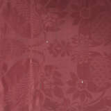 A GROUP OF SEVEN BERRY TONED SILKS - Foto 34