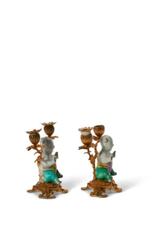 A PAIR OF FRENCH ORMOLU-MOUNTED CHINESE FAMILLE ROSE PORCELAIN TWO-LIGHT CANDELABRA - photo 4