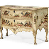 A SOUTH ITALIAN CREAM AND POLYCHROME-PAINTED COMMODE - фото 2
