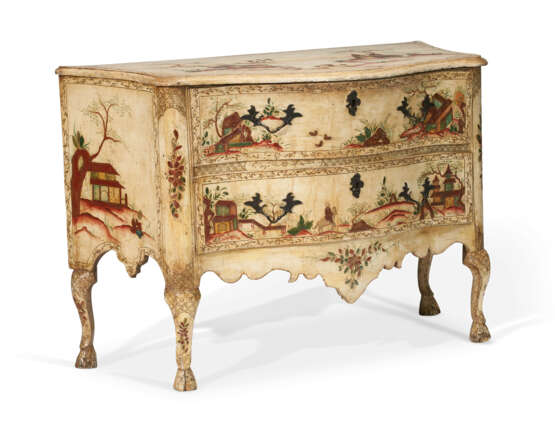 A SOUTH ITALIAN CREAM AND POLYCHROME-PAINTED COMMODE - photo 3