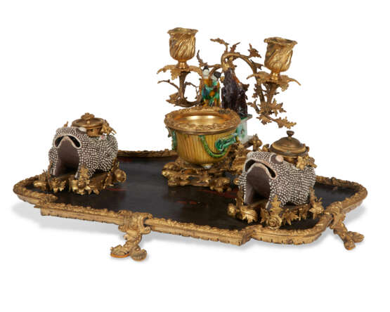 A FRENCH ORMOLU-MOUNTED CHINESE LACQUER AND PORCELAIN ENCRIER - photo 5